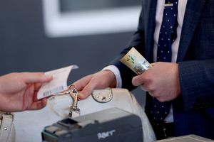 Early shopping – Bookie fills pre-raceday void