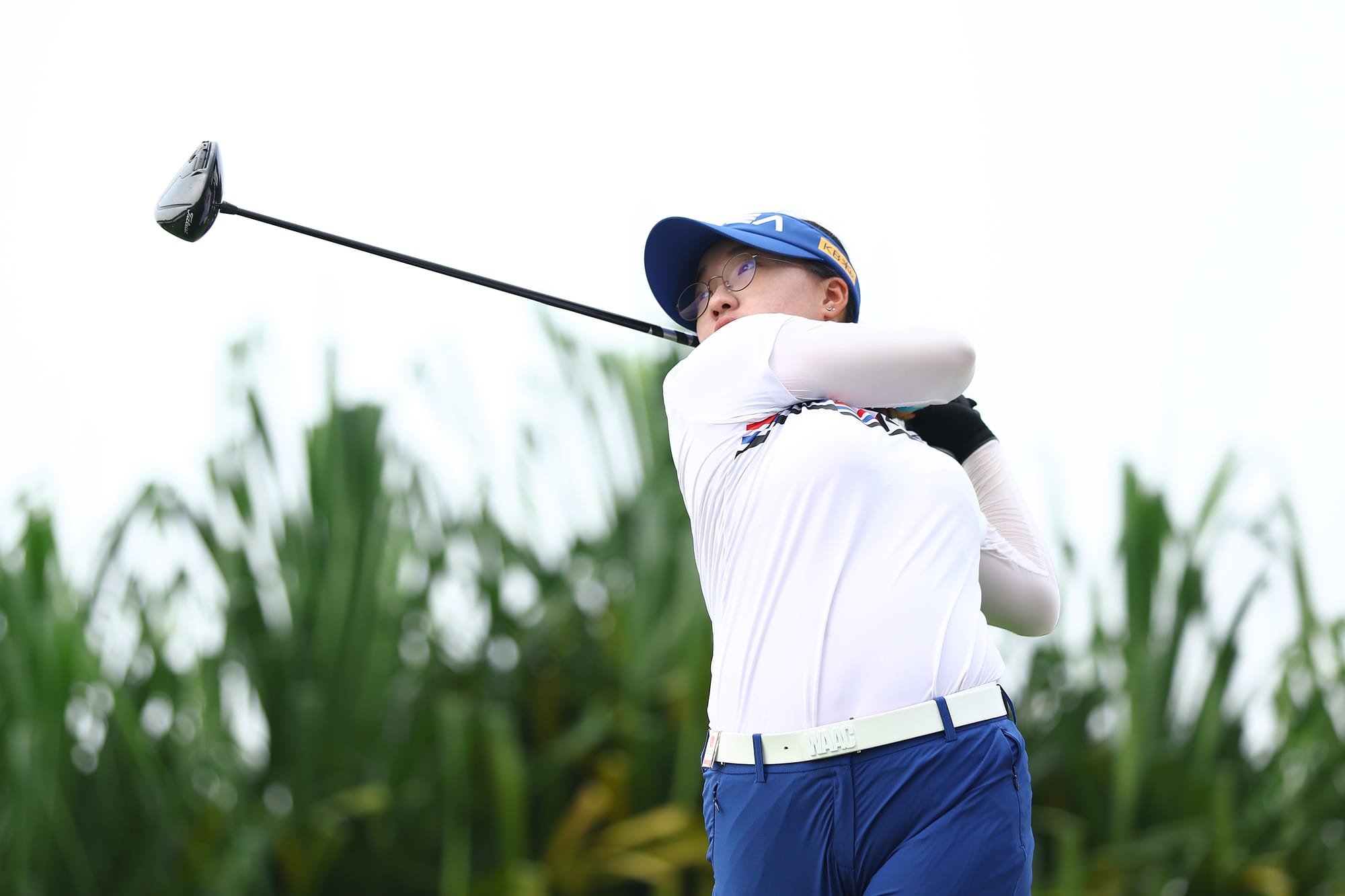 In-Form Korean Surges Clear at Barassie