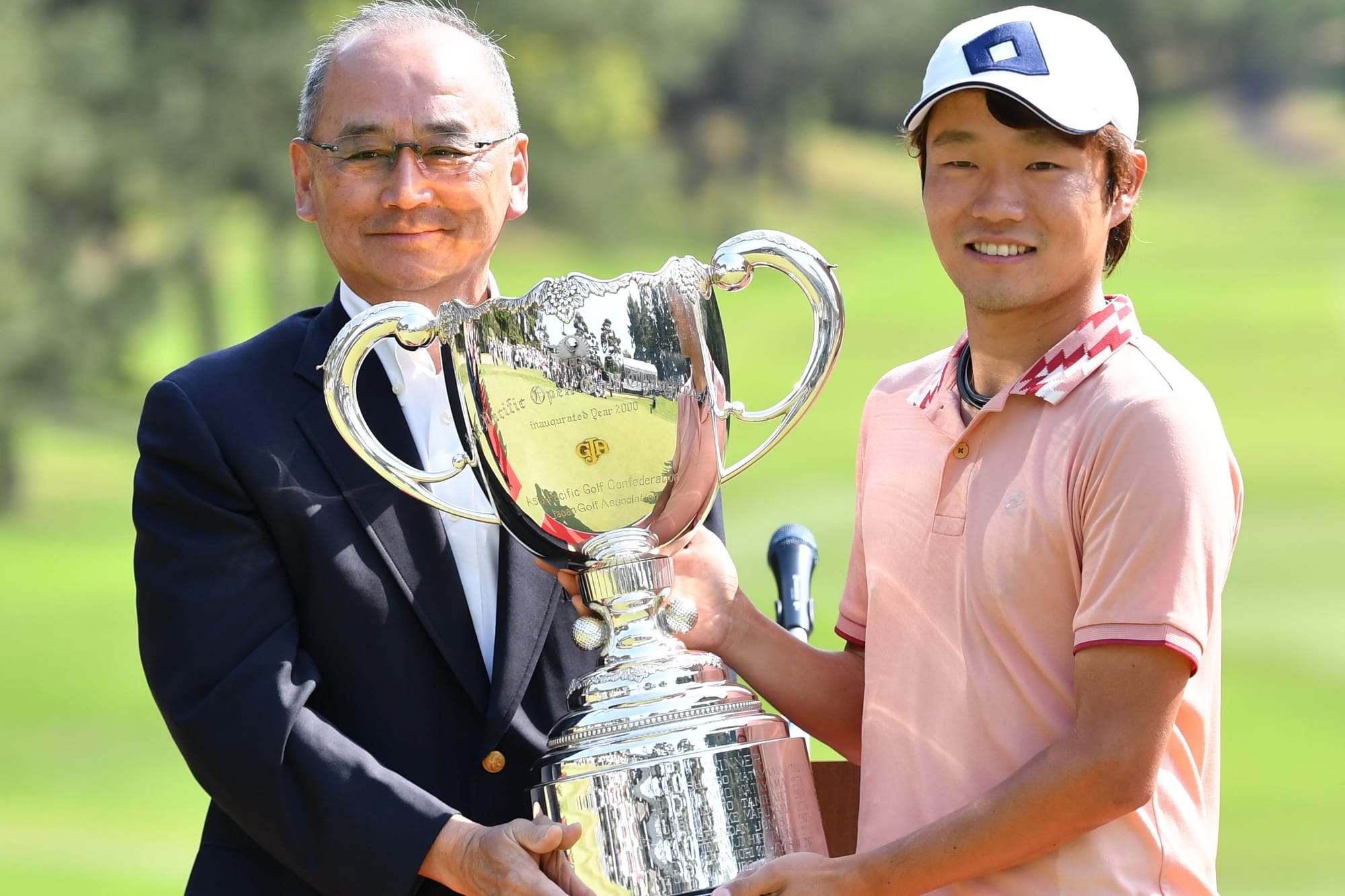 Yosuke Asaji with APGC Chairman Kei Muratsu.