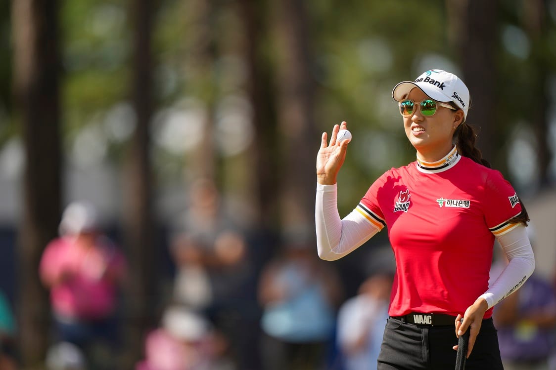 Lee Charges into 54-Hole Lead at Pine Needles