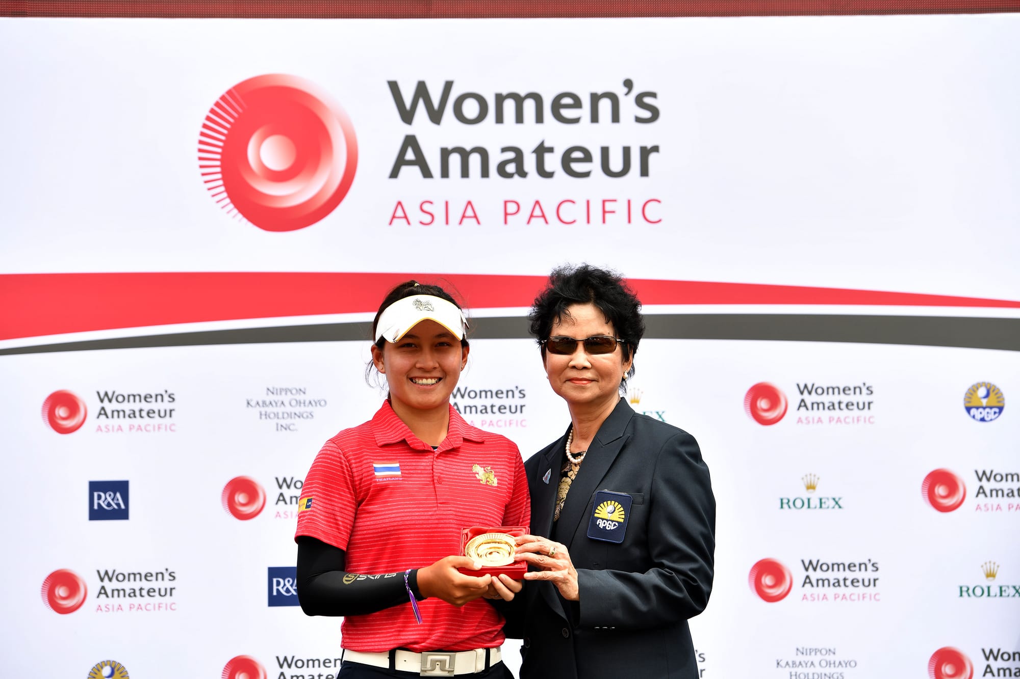 Atthaya Thitikul is congratulated by Asia-Pacific Golf Confederation Board member Rae Vadee Suwan.