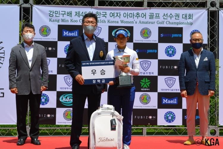 Teenager Hwang Celebrates Back-to-Back Triumphs