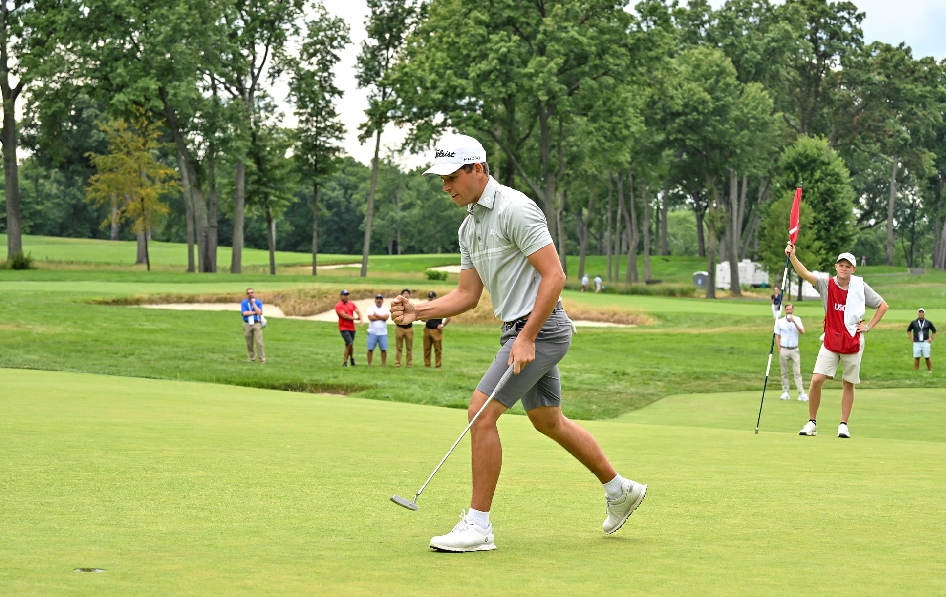 Australian Duo Join China's Lin in Round of 32