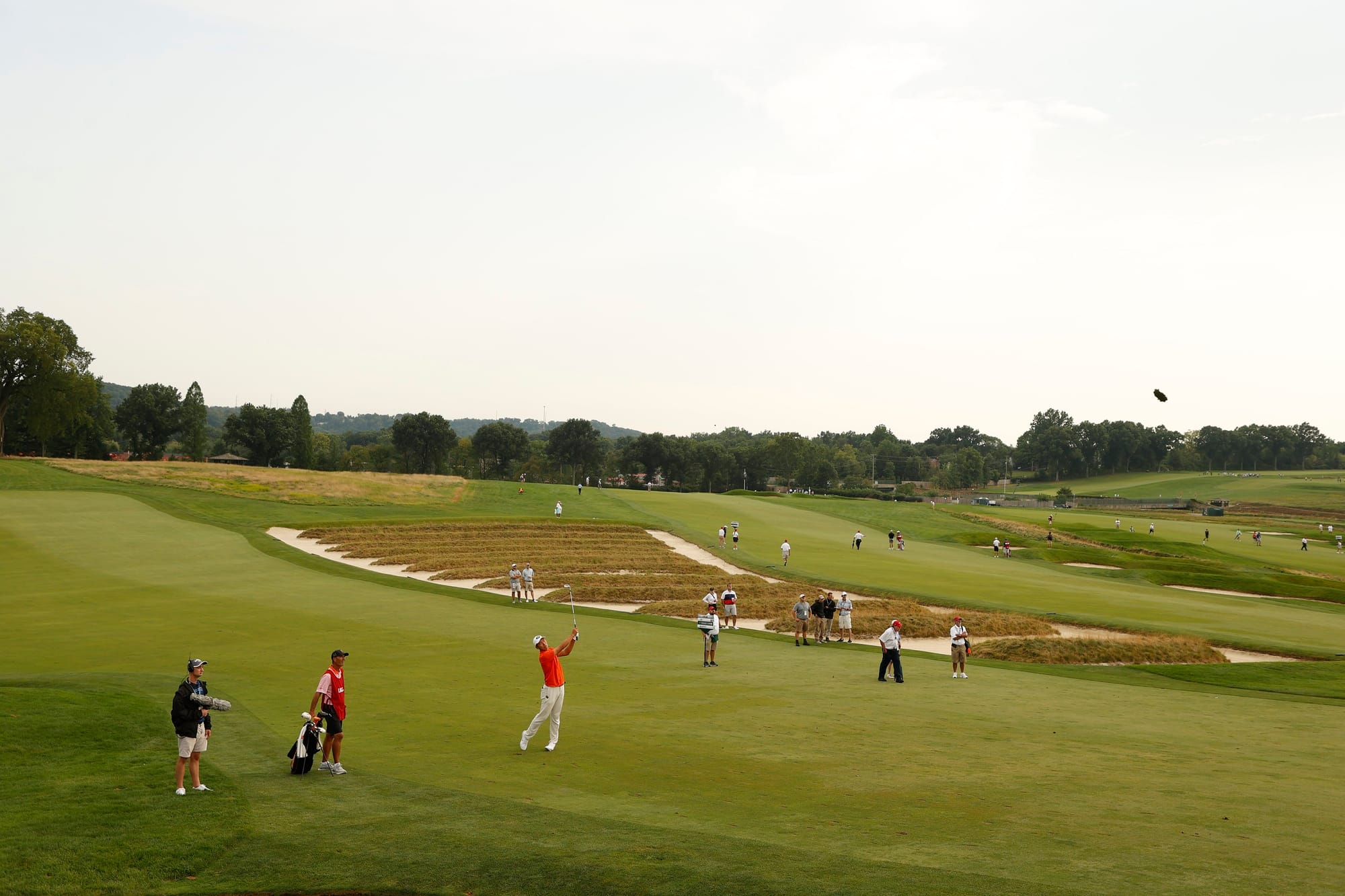 Bo Jin Enjoys Narrow Advantage