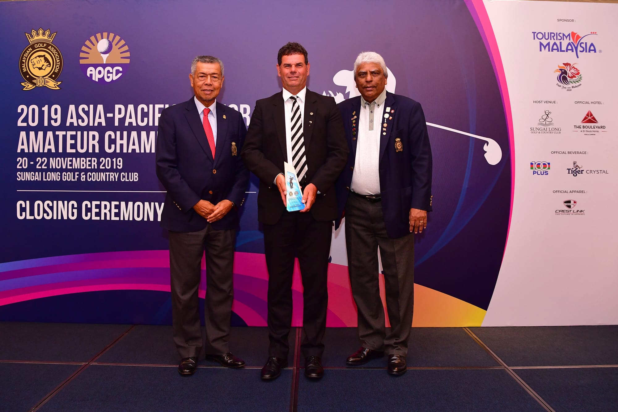 Stuart Duff is awarded his prize as leading individual by Malaysian Golf Association officials.