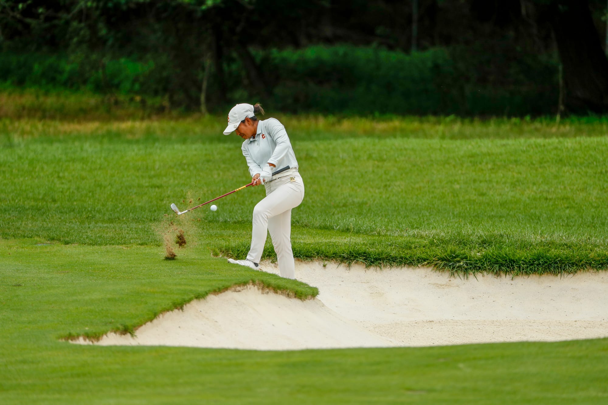 Alyaa Abdulghany was faced with an awkward stance for her second shot at the fourth hole in the semi-final. Picture by Chris Keane/USGA.