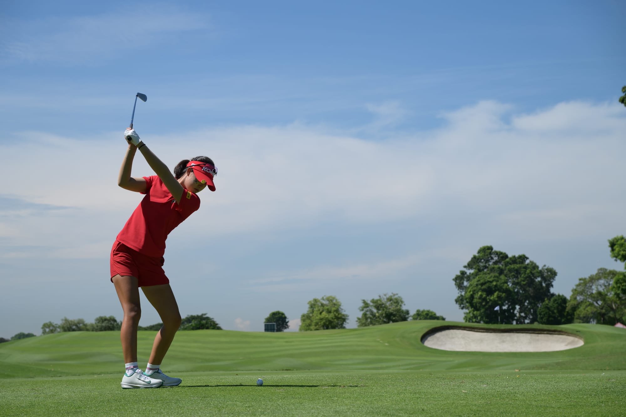 Oh-Inspired Koreans Claim Half-Way Lead in Singapore