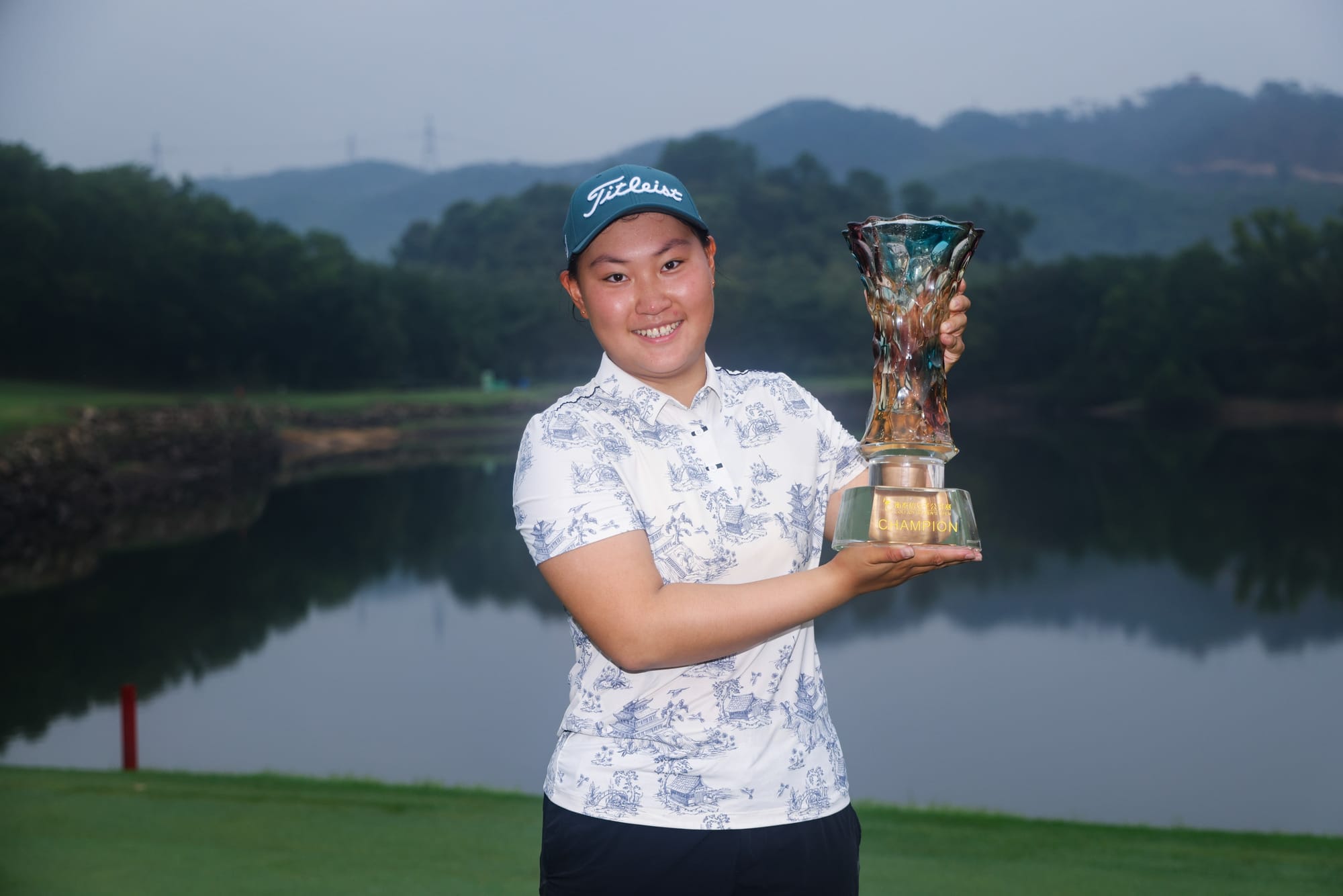 China Teenager Ren Claims Maiden Professional Title