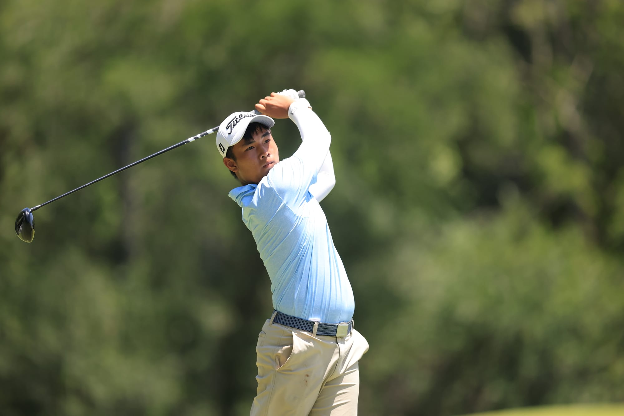 Birdie Blitz Sees Vietnam's Ho Surge into Contention