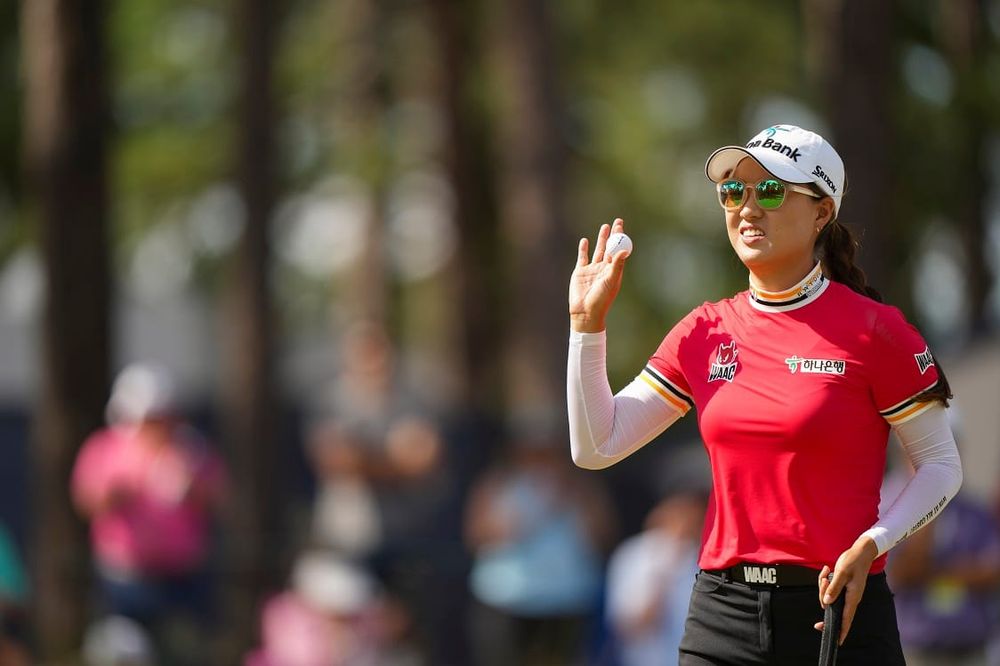 Lee Charges into 54-Hole Lead at Pine Needles post image