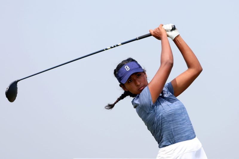 Fernandez Makes Solid Start at Blustery Kent Links post image