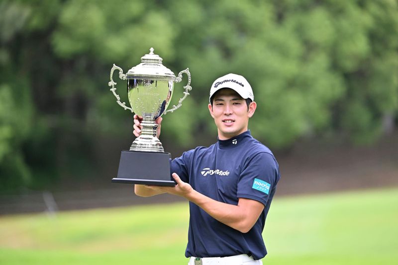 Nakajima Outlasts Kanaya in Battle of Ex-AAC Winners post image