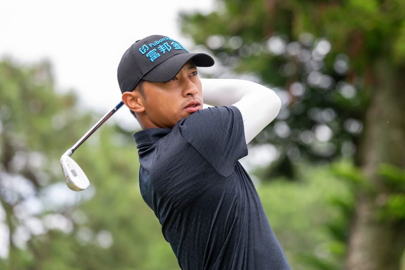 Wang and Higa Set Blistering Early Pace post image