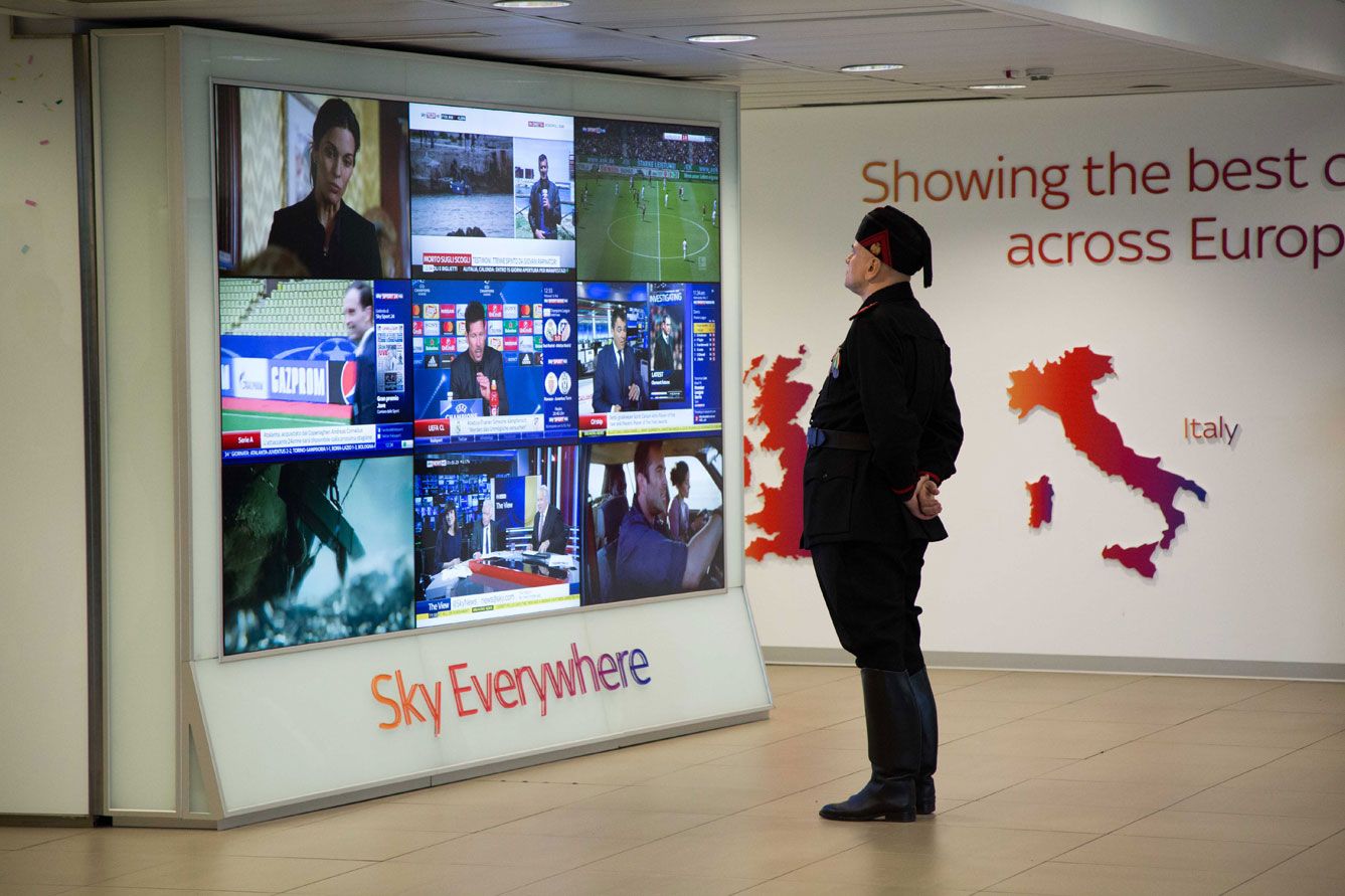 Sono Tornato, il remake italiano che voleva (e poteva) superare l’originale