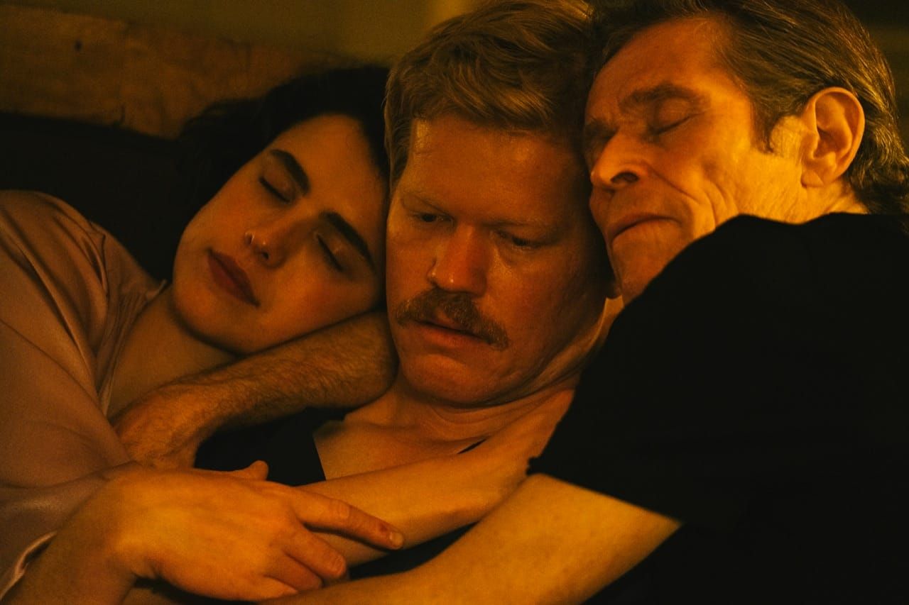 Cannes 77 | Lanthimos torna alla sua crudeltà originaria con Kinds of Kindness