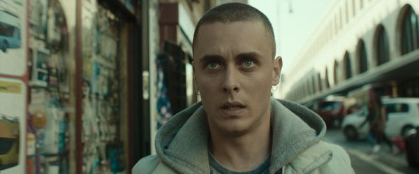 La Terra dell’Abbastanza, un film che mostra una storia e ne racconta un’altra