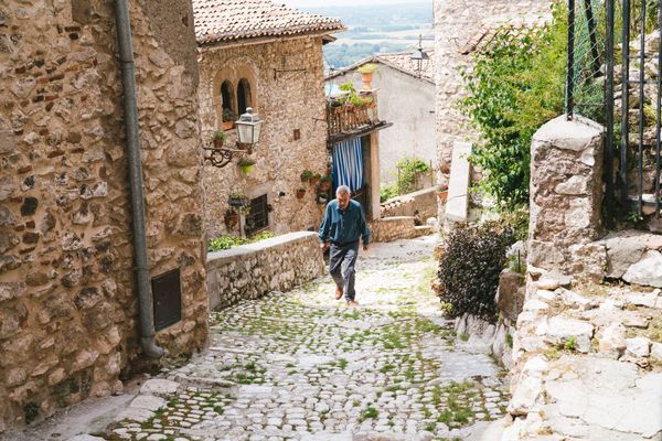 Astolfo | il cinema di Gianni Di Gregorio trova la grazia nel suo dimesso ciondolare