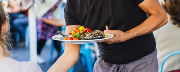 Cameriere perfetto: i consigli essenziali per un servizio impeccabile