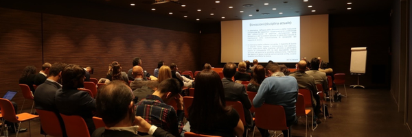 Staff di un ristorante durante una formazione aziendale