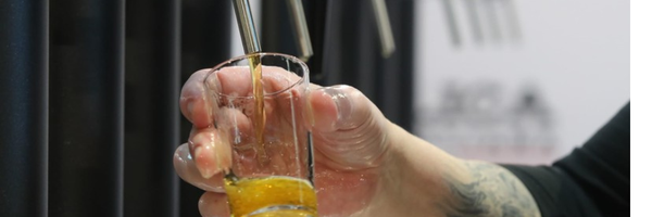 Spillatura di birra durante il Beer&Food Attraction di Rimini