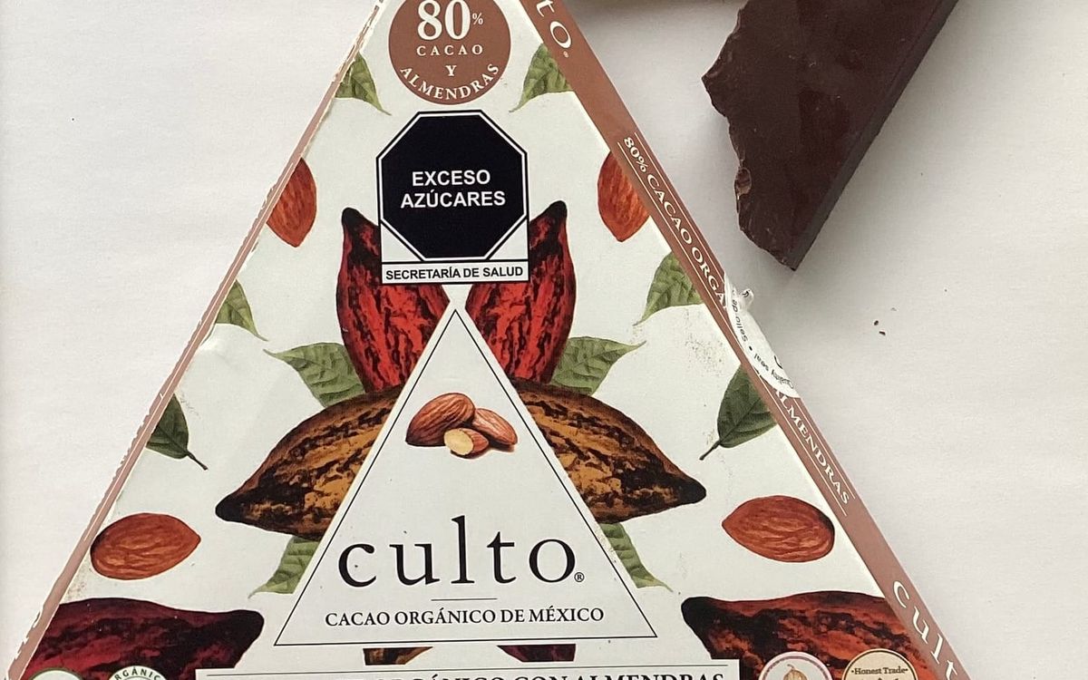 Chocolate 80% con almendras, besos y suspenso