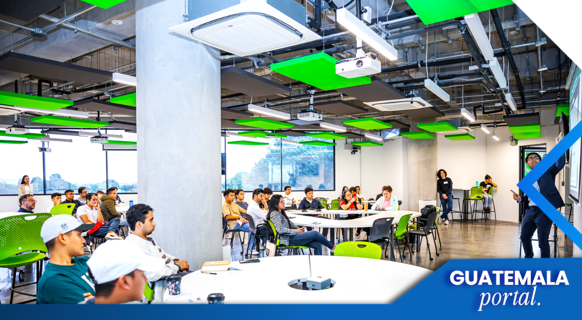 Attendees at the 2025 Industrial R-evolution Congress conference at UVG’s CIT in Guatemala.