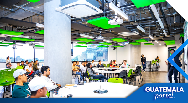 Attendees at the 2025 Industrial R-evolution Congress conference at UVG’s CIT in Guatemala.