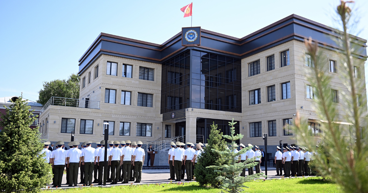 Садыр Жапаров открыл очередное здание ГКНБ