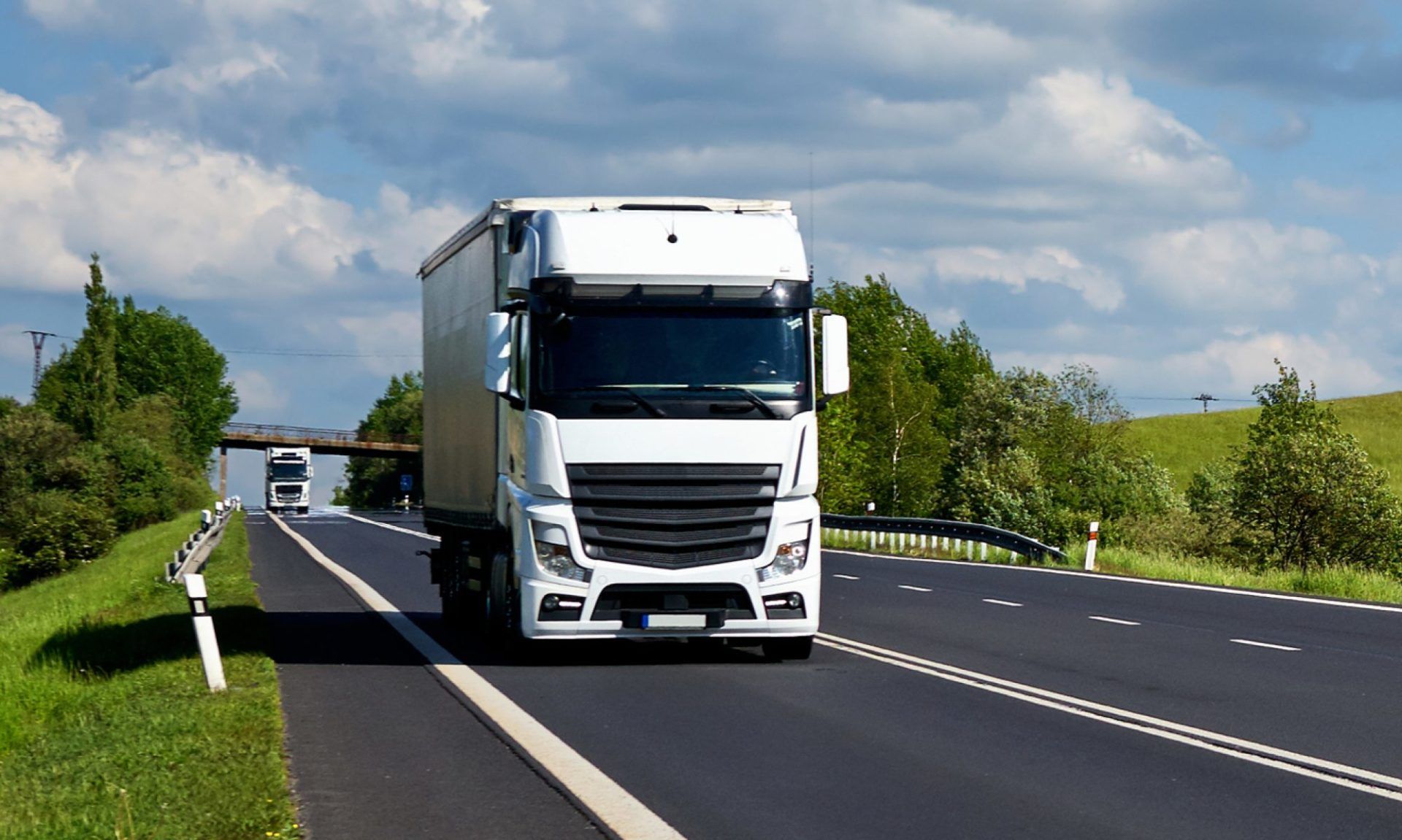 До Кыргызстана доезжает около 10% товаров из ЕС, остальные "оседают" при транзите через Россию – эксперт