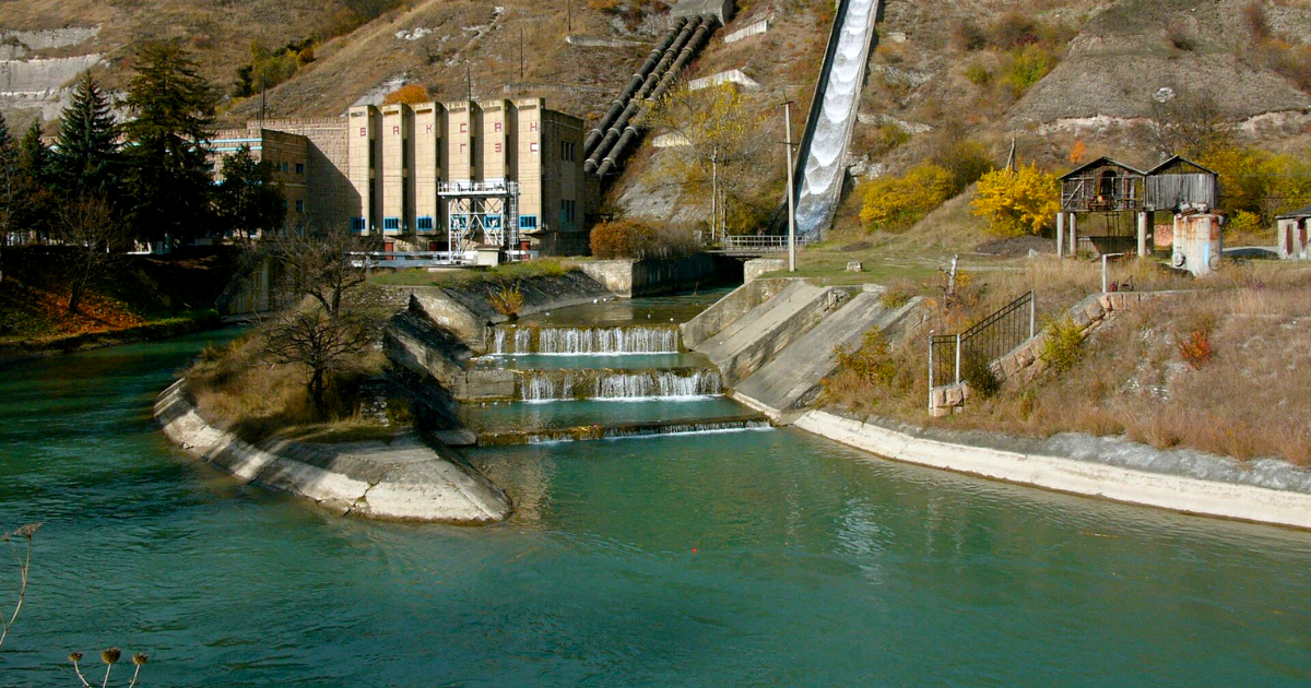 В Кыргызстане к 2026 году будет завершено строительство большинства малых ГЭС — Садыр Жапаров