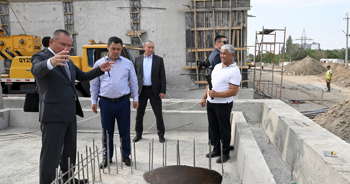 Садыр Жапаров поручил в течение месяца обеспечить жителей Оша питьевой водой