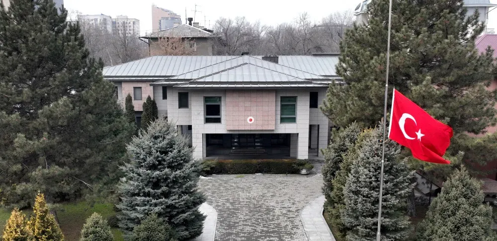 Турецким строителям здания прокуратуры в Бишкеке не платят зарплату