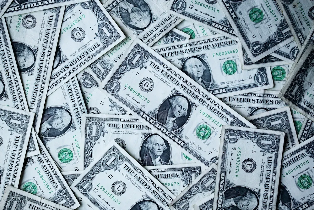 В первой половине года приток денежных переводов в КР приблизился к  $1 млрд