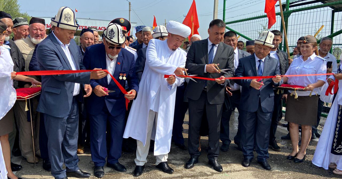 На границе Кыргызстана с Узбекистаном возобновили работу два КПП