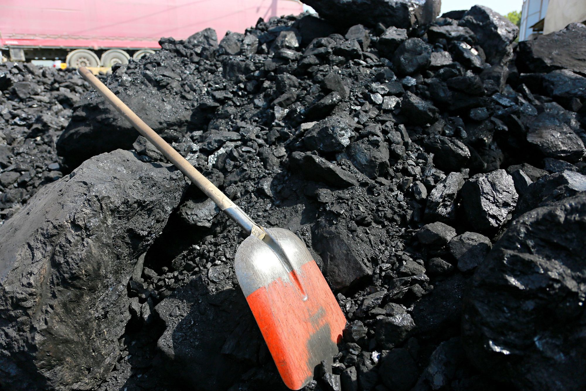 В Оше уголь населению  продают по 5.5-6.8 тысячи сомов за тонну