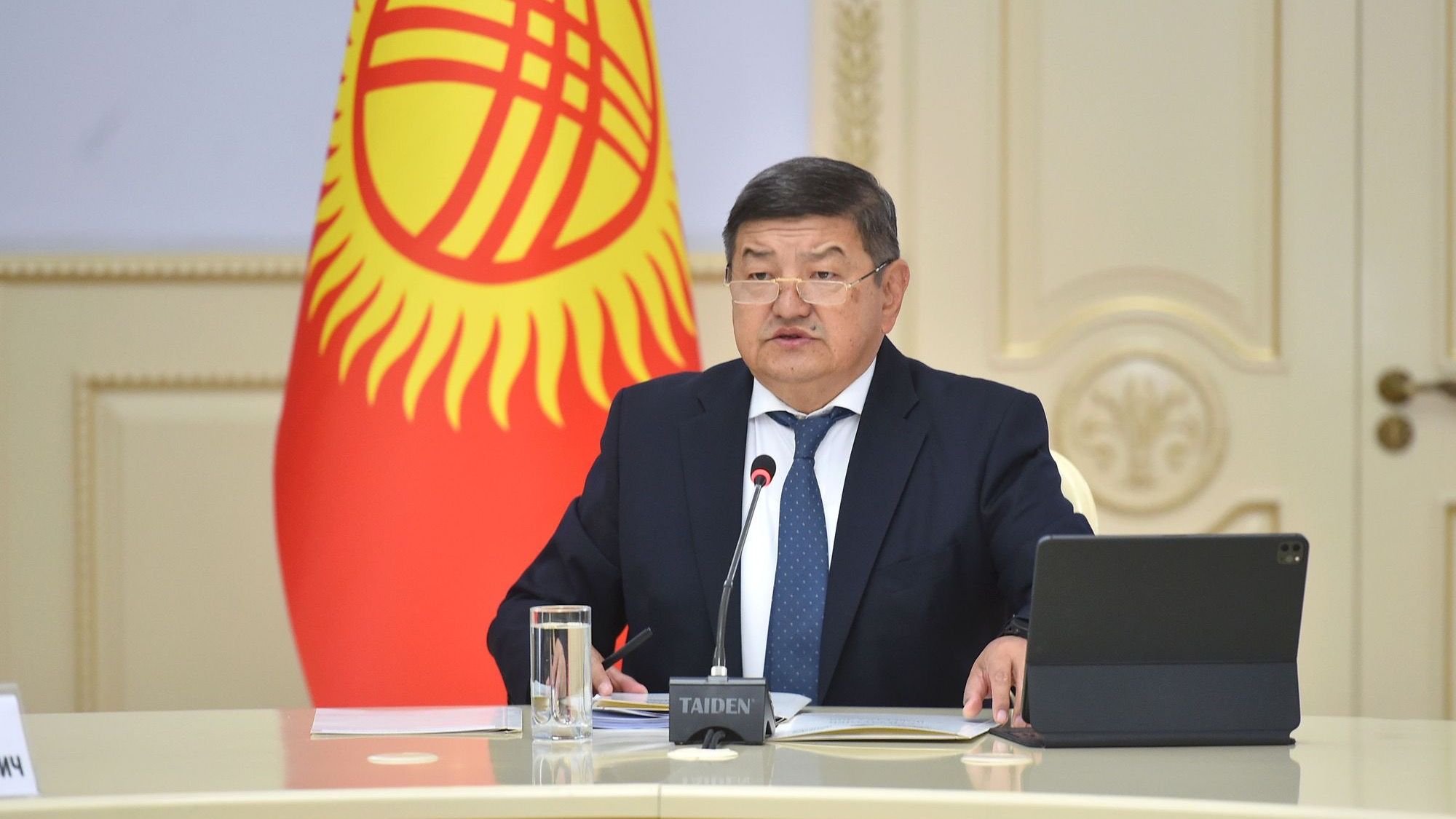 Если повторится ситуация, как в Майлуу-Суу в прошлом году, вы не успеете дойти до кабинета как будете уволены — Акылбек Жапаров