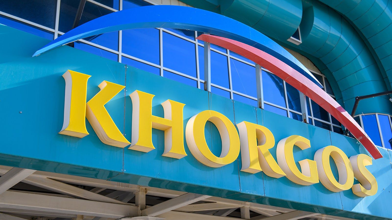 Казахстан построит спецаэропорт для вывоза товаров из СЭЗ "Хоргос"
