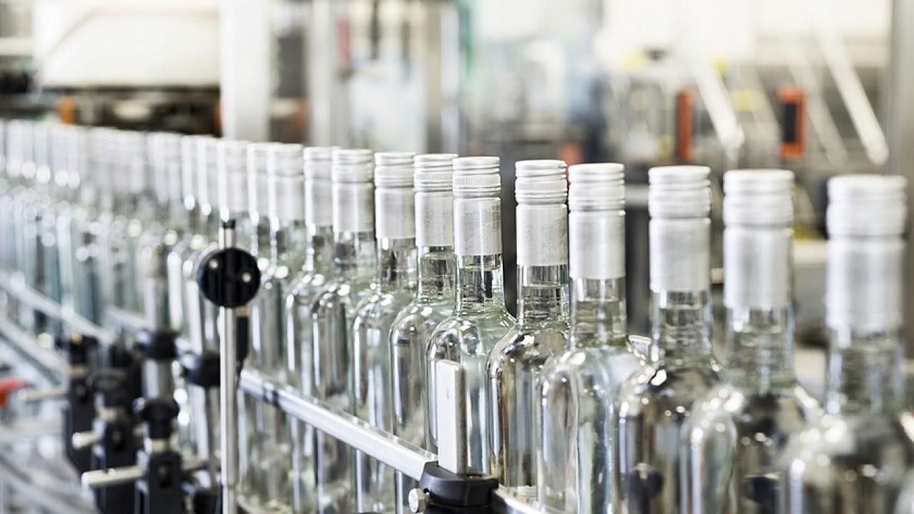 158 сомов за пол-литра —кабмин предлагает установить минимальные цены на водку