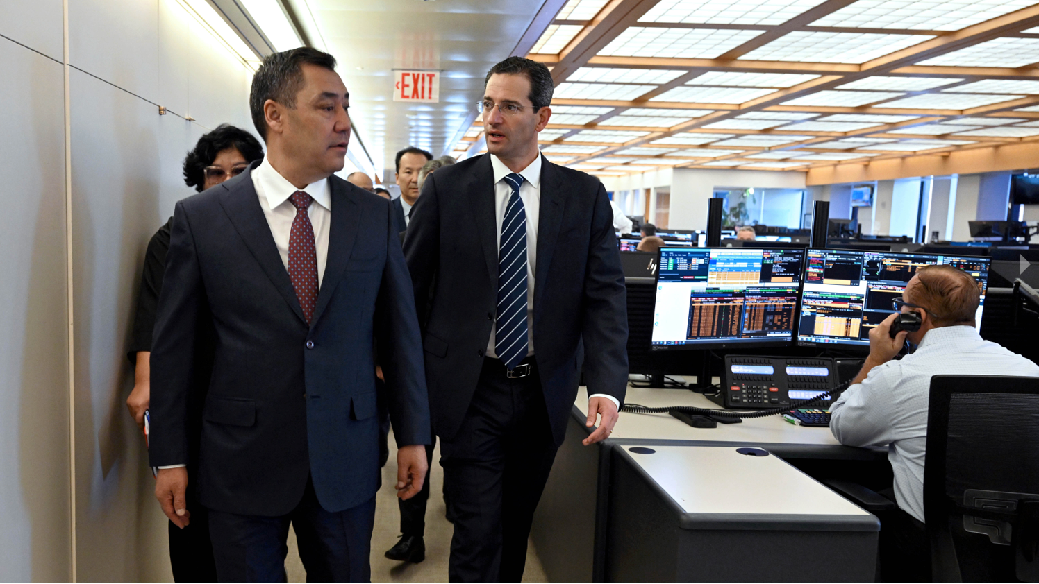 Кыргызстану предложили выпустить гособлигации на бирже в США