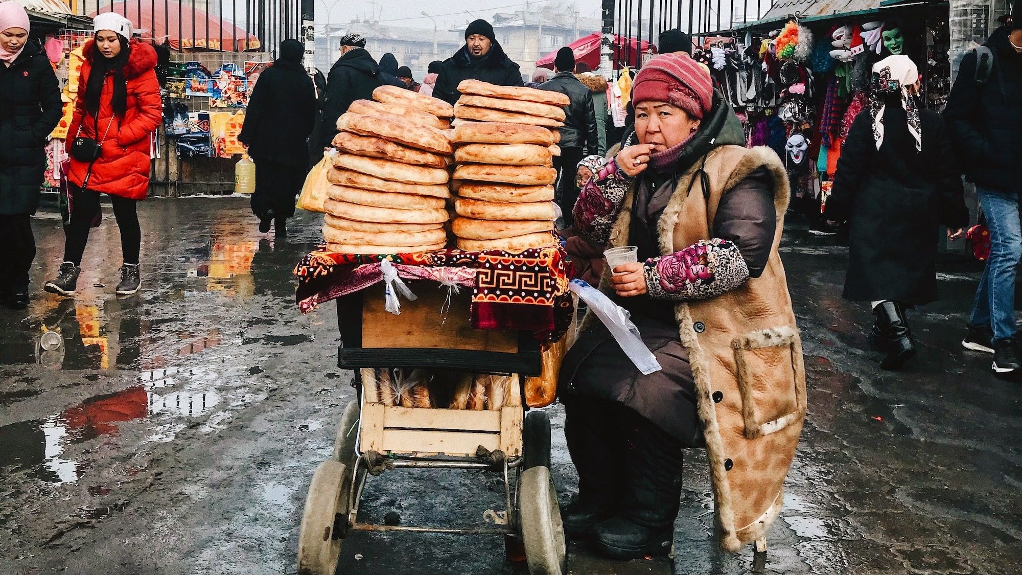 Дефицита хлеба в Бишкеке нет, но цены на лепешки выросли