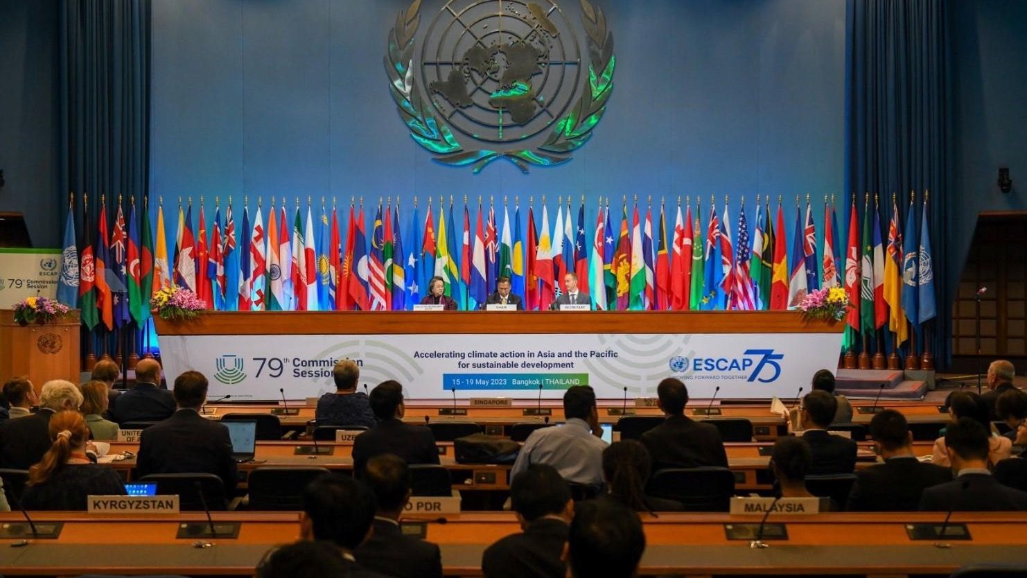 Комитет ЖК одобрил присоединение Кыргызстана к соглашению ЭСКАТО об упрощении безбумажной торговли