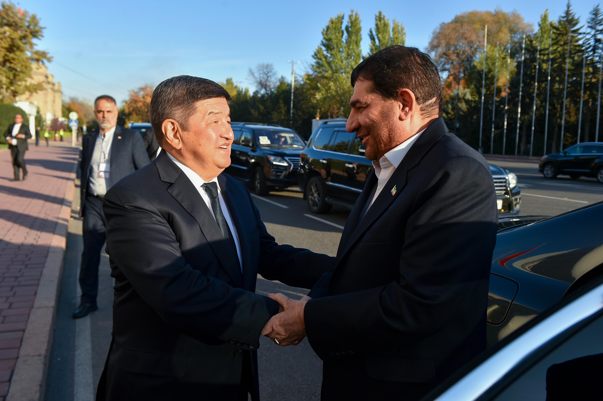 Кыргызстан хочет использовать морские порты Ирана и экспортировать в страну фасоль и мед