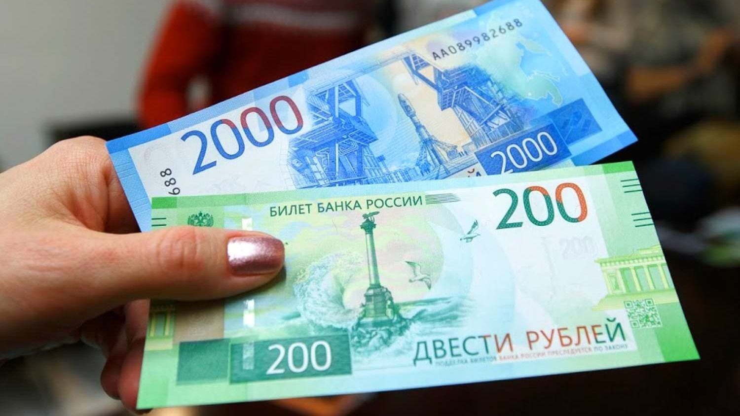 Рубль подорожал на 2.5%, он дороже 0.9 сома - официальные курсы валют