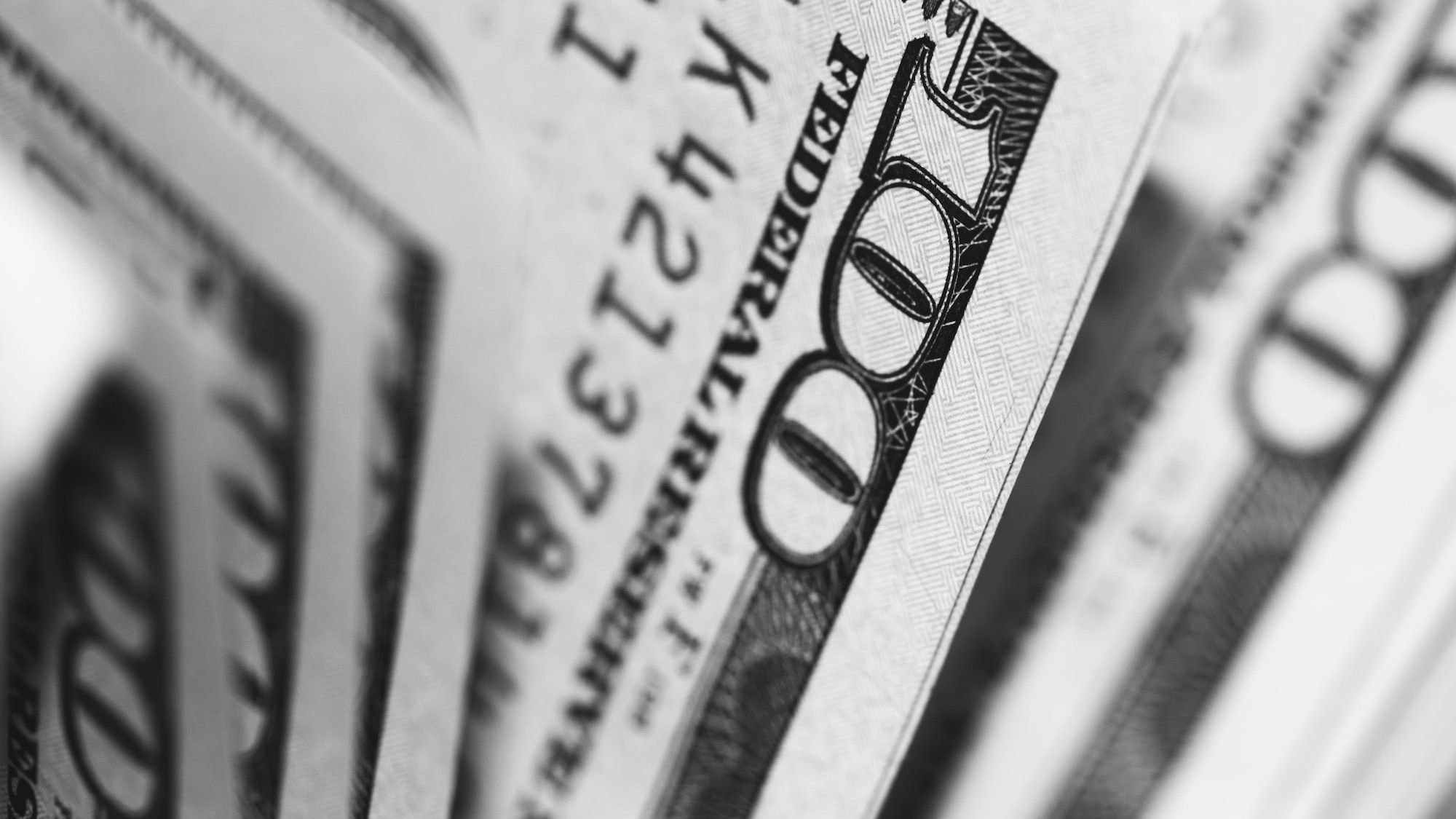 Нацбанк вновь вышел на рынок - продал почти $27.2 млн