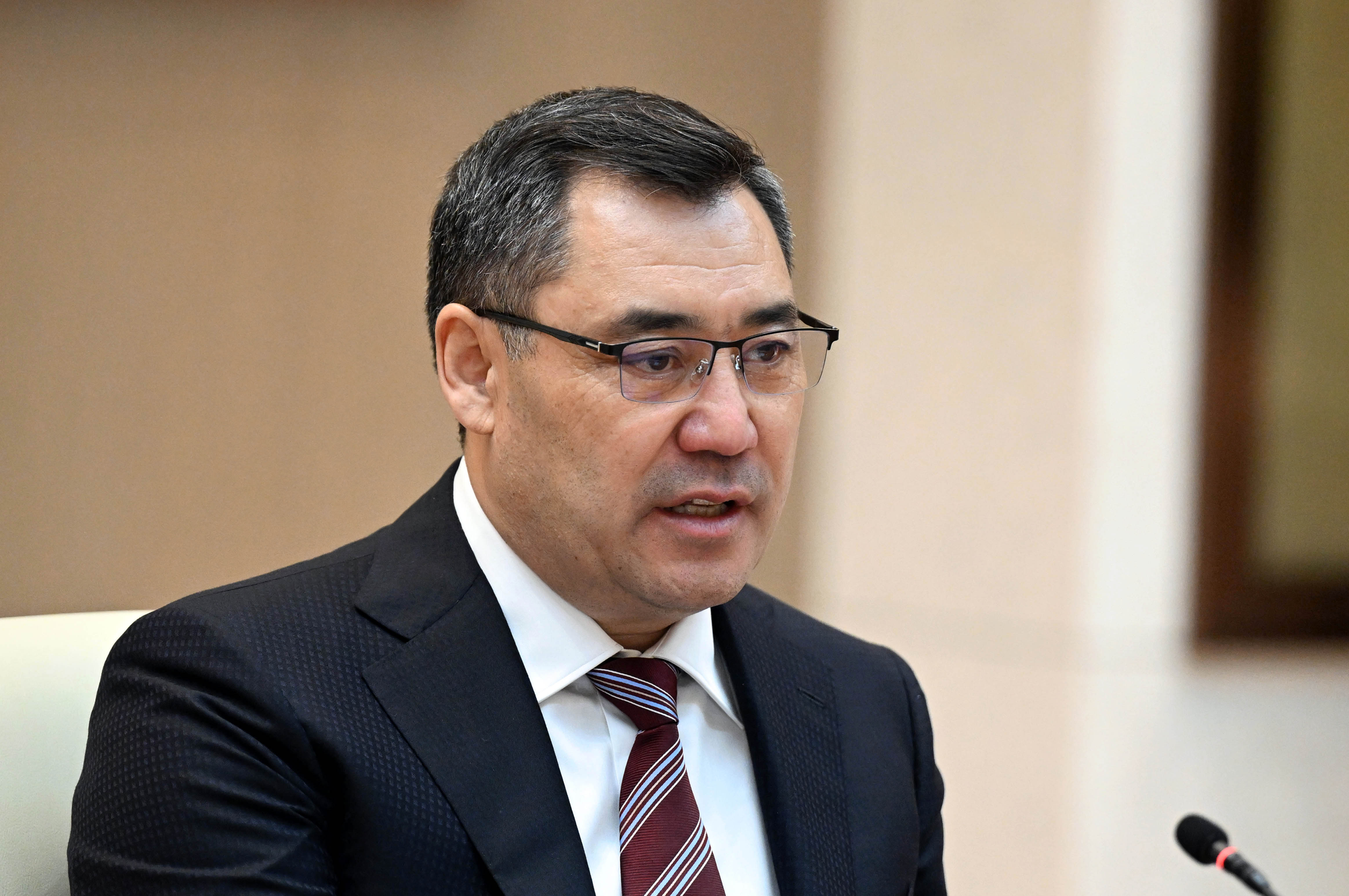 Садыр Жапаров выступил за скорейшее прекращение боевых действий в секторе Газа