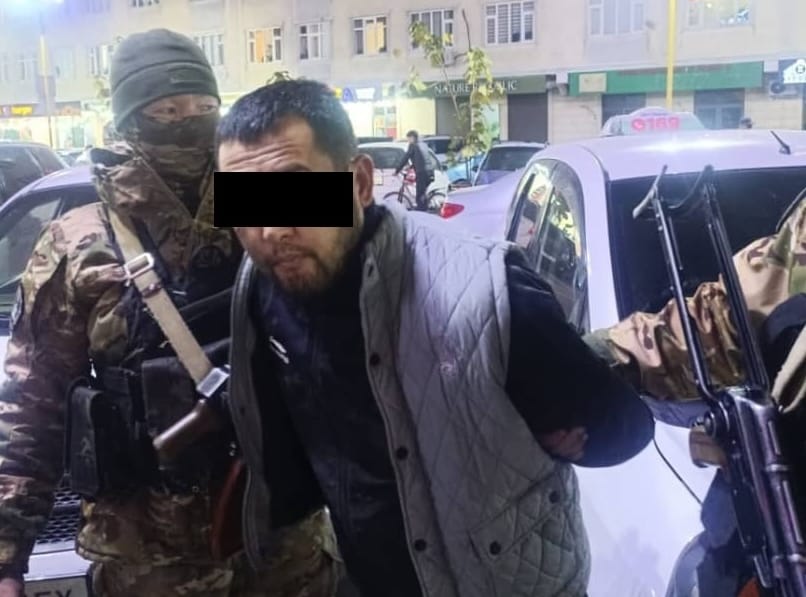 Член ОПГ вымогал у кыргызстанца 500 тысяч сомов — он задержан в Оше