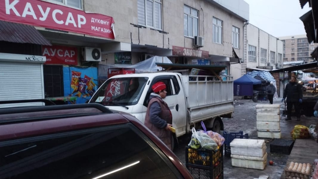 Мэрия ликвидировала 40 стихийных точек на Орто-Сайском рынке