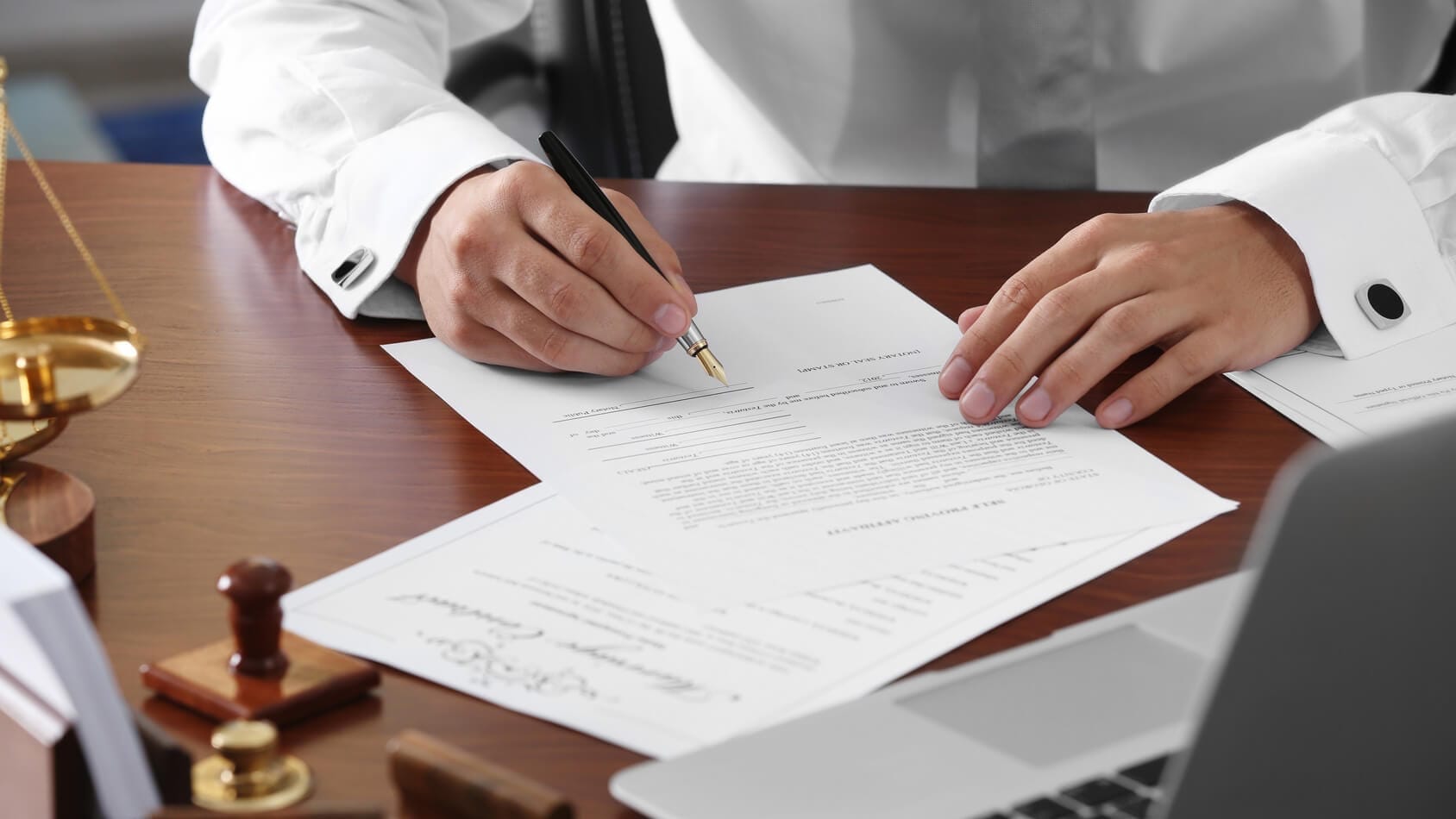 Некоторые частные нотариусы смогут вести наследственные дела – их приравняли к государственным