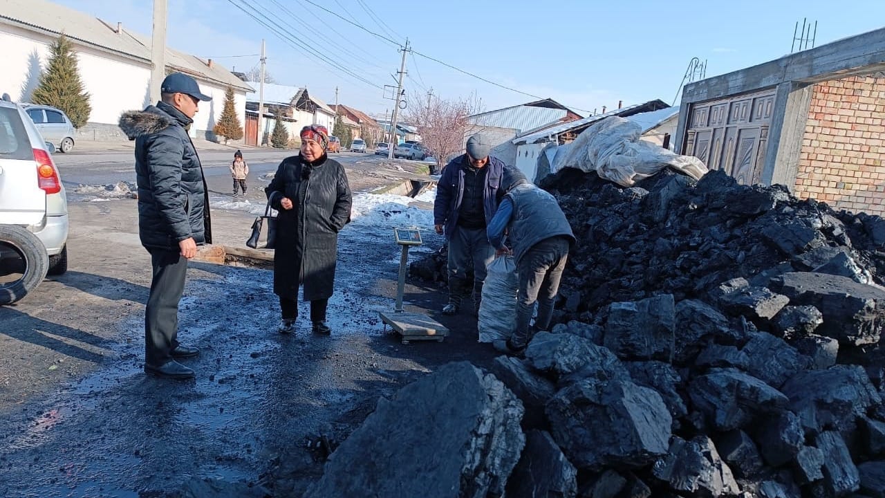 Предприниматели завышали цены на уголь в Узгенском районе – их оштрафовали