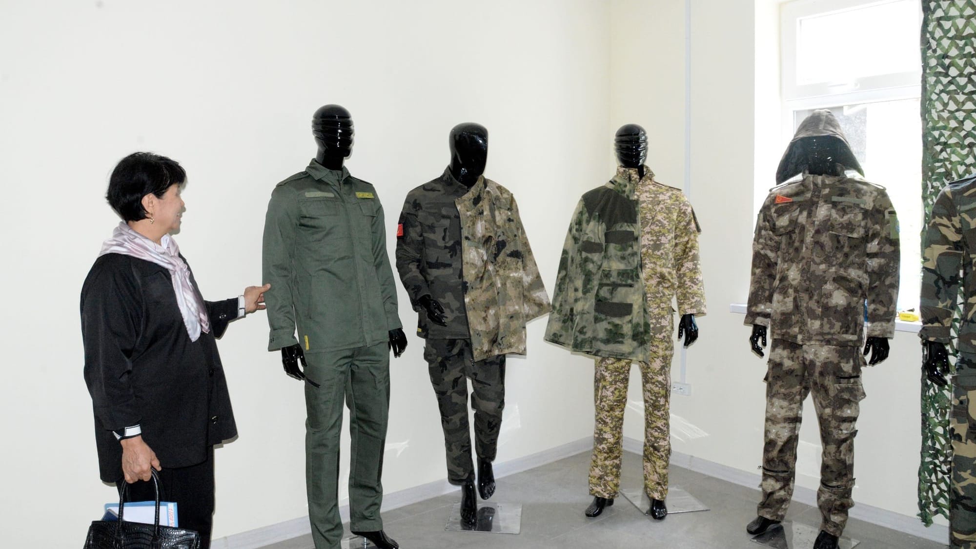 Дочка "Кыргызиндустрии" заключила контракт с Россией на пошив спецодежды